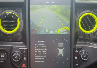 Jeep Wrangler Tesla Carplay Screen works with rear camera