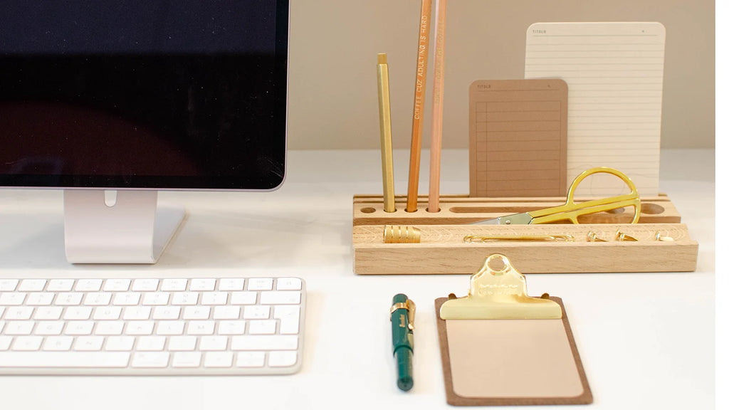 bureau bien rangé avec la méthode marie kondo et foglietto