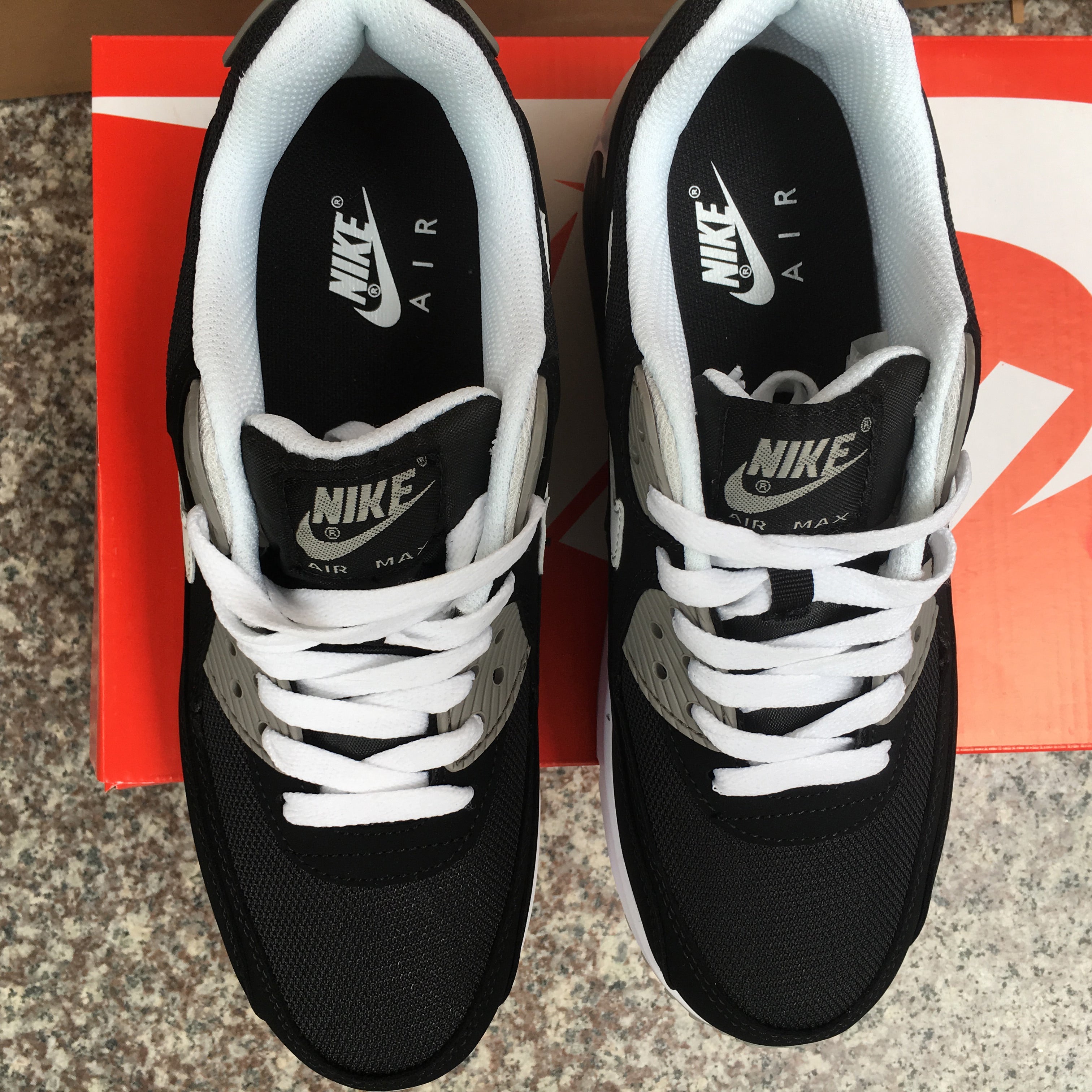 NIKE Black and White Casual Versatile Sneakers