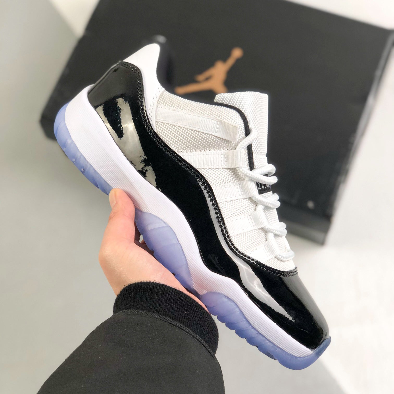 NIKE Air Jordan 11 Retro LOW Sneakers