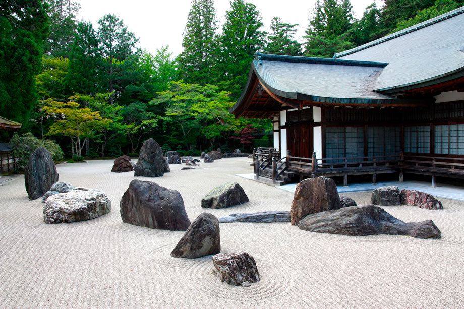 Large rocks are placed in a dry landscape garden with careful consideration for the empty spaces in between. - Etshera