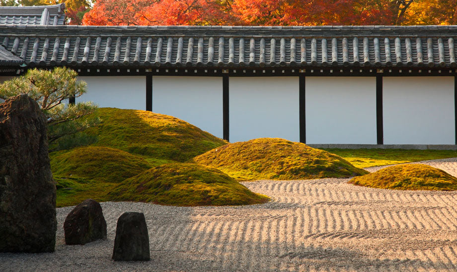 The planting in a Zen garden tends to be minimalist and often includes moss and bonsai. - Etshera