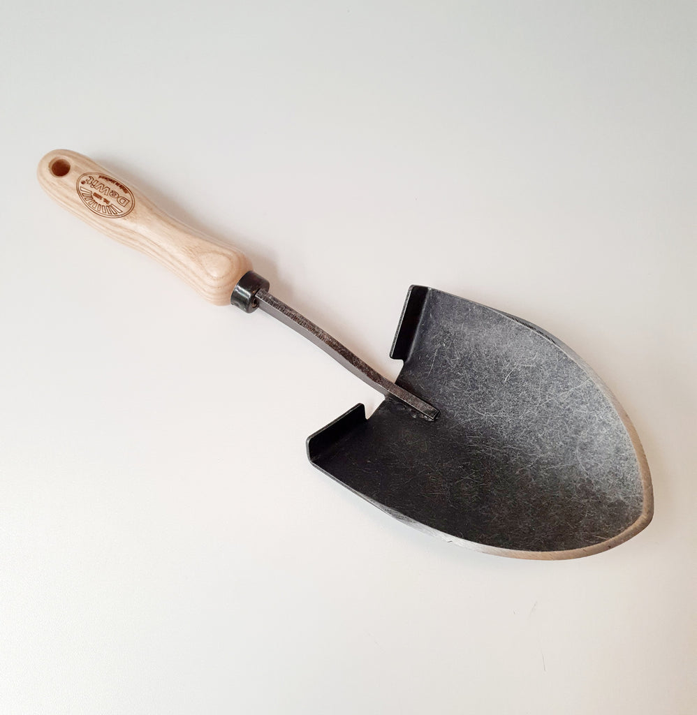 Flat mouth shovel 1100mm Ash handle by DeWit #2037 – European