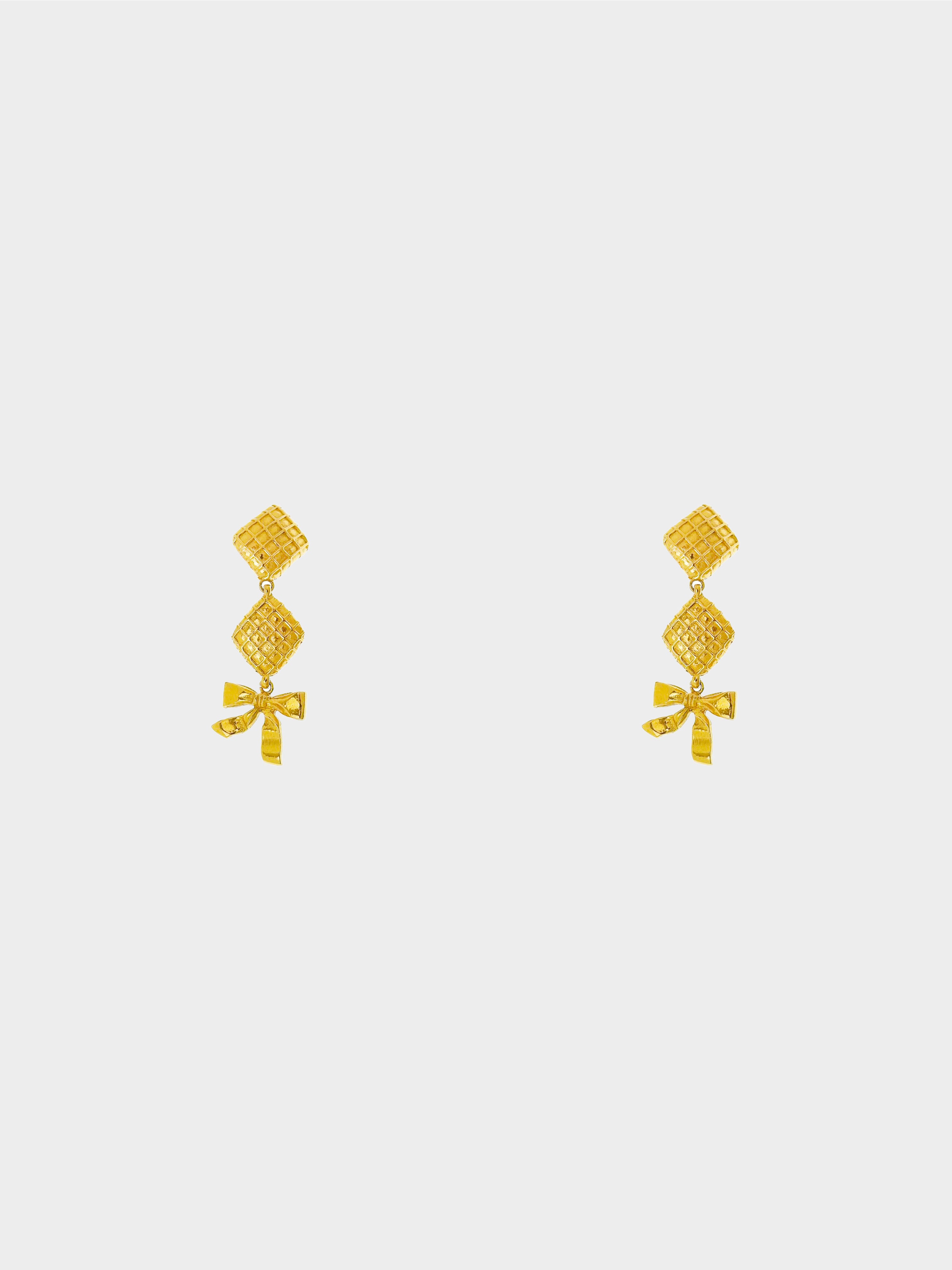 Chanel Rare 1990s Gold Coquette Bow Matelassé Dangle Clip-On Earrings