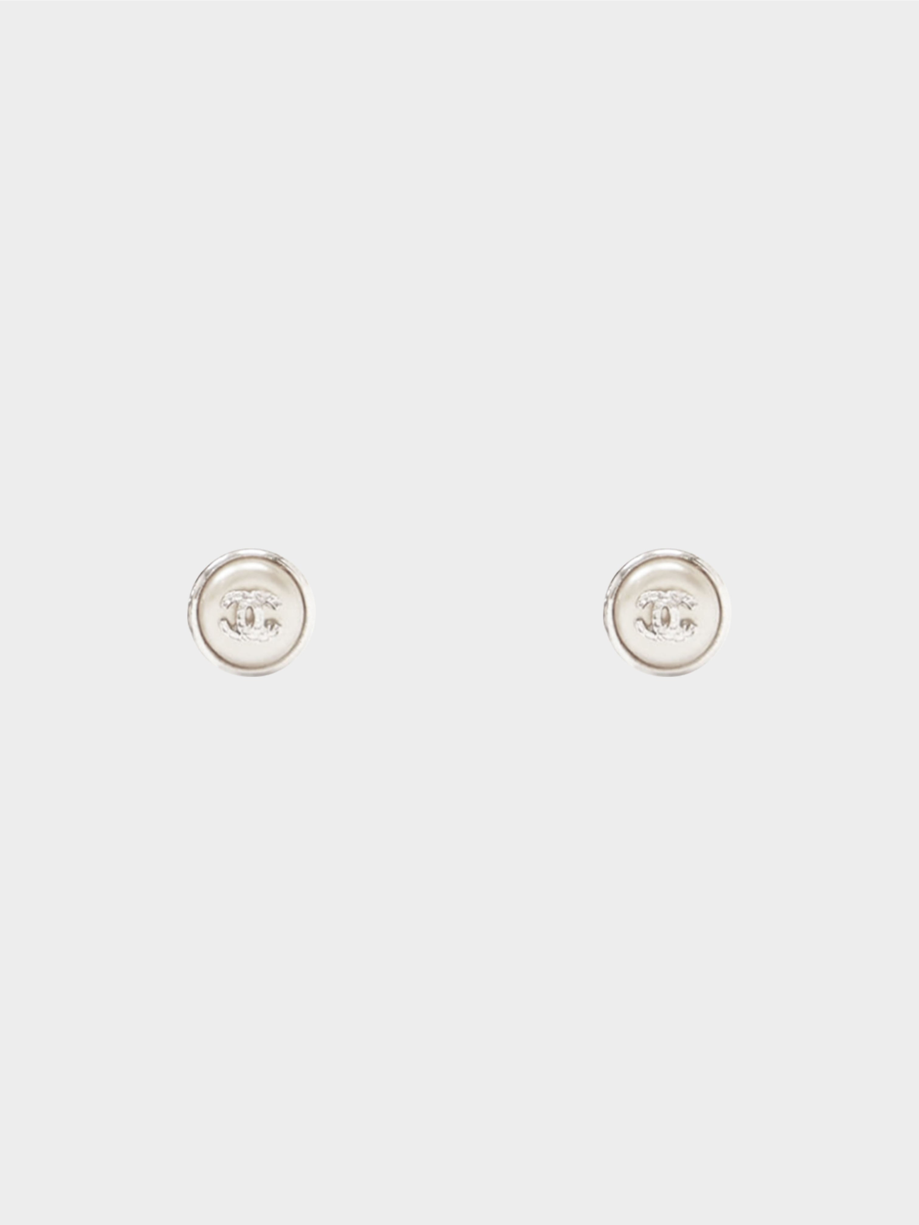 Chanel 2000s Silver Coco Mark Pearl Clip-On Earrings · INTO