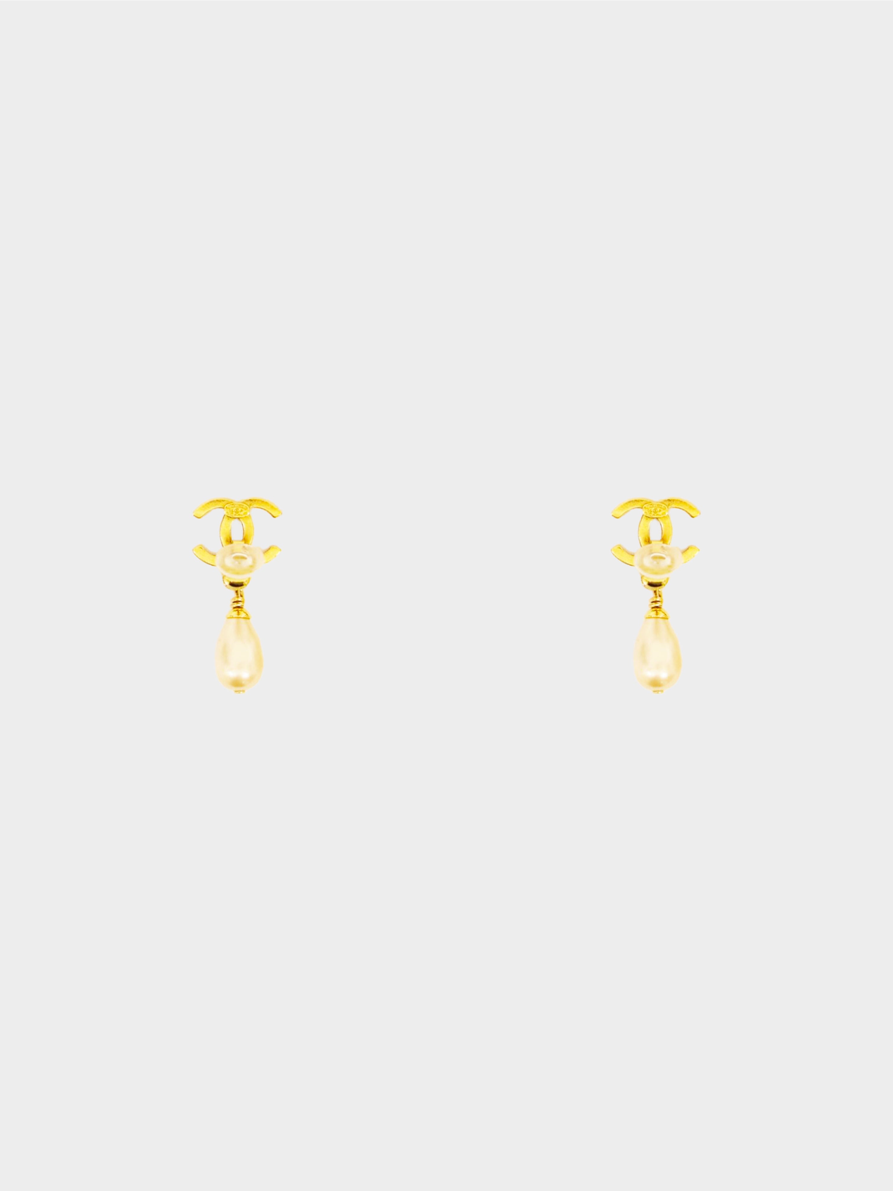 Chanel 1995 Gold CC Faux Pearl teardrop Clip-On Earrings · INTO