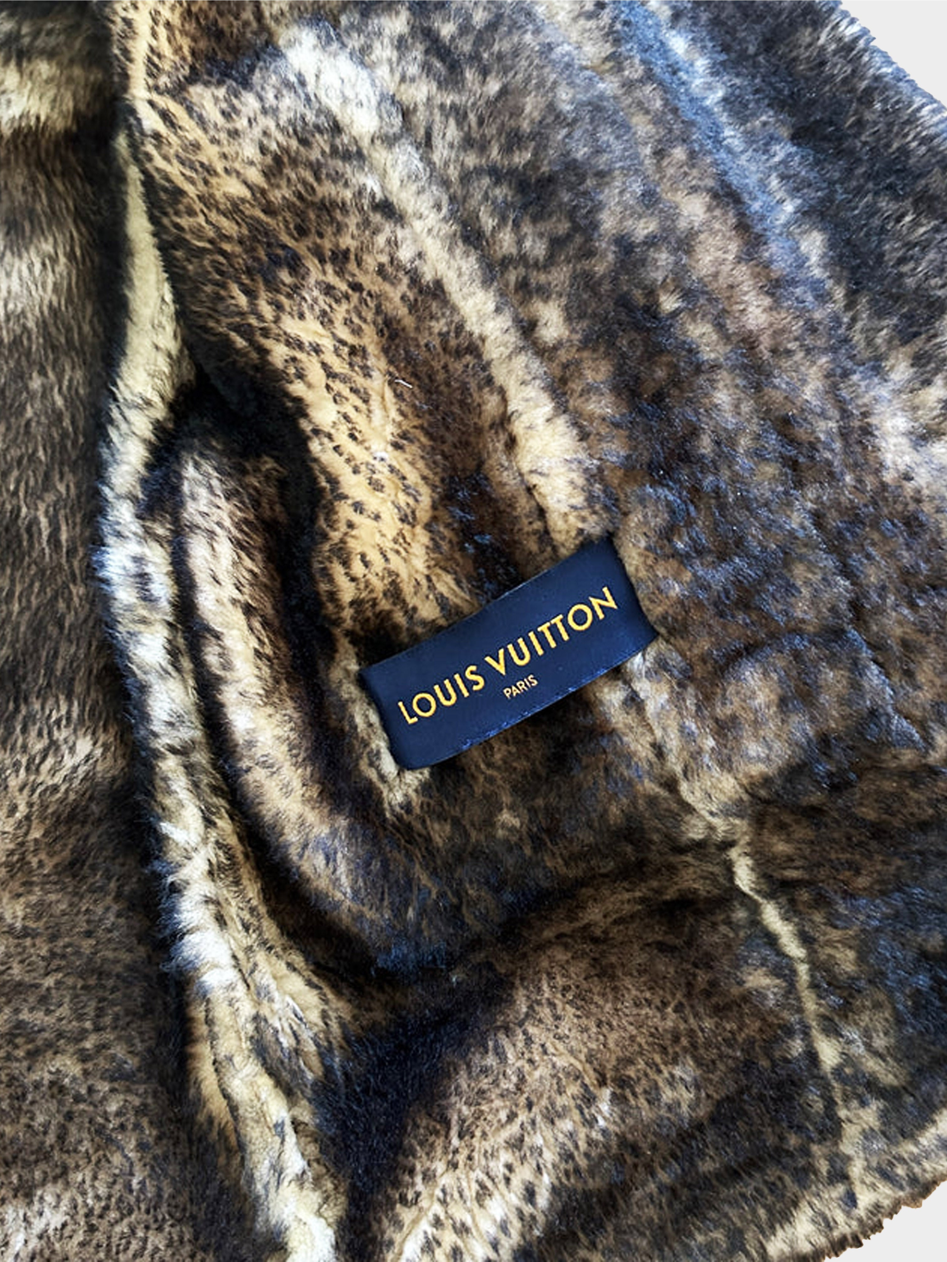 Louis Vuitton Vintage 2005 Fur Coat - Neutrals Coats, Clothing - LOU771661