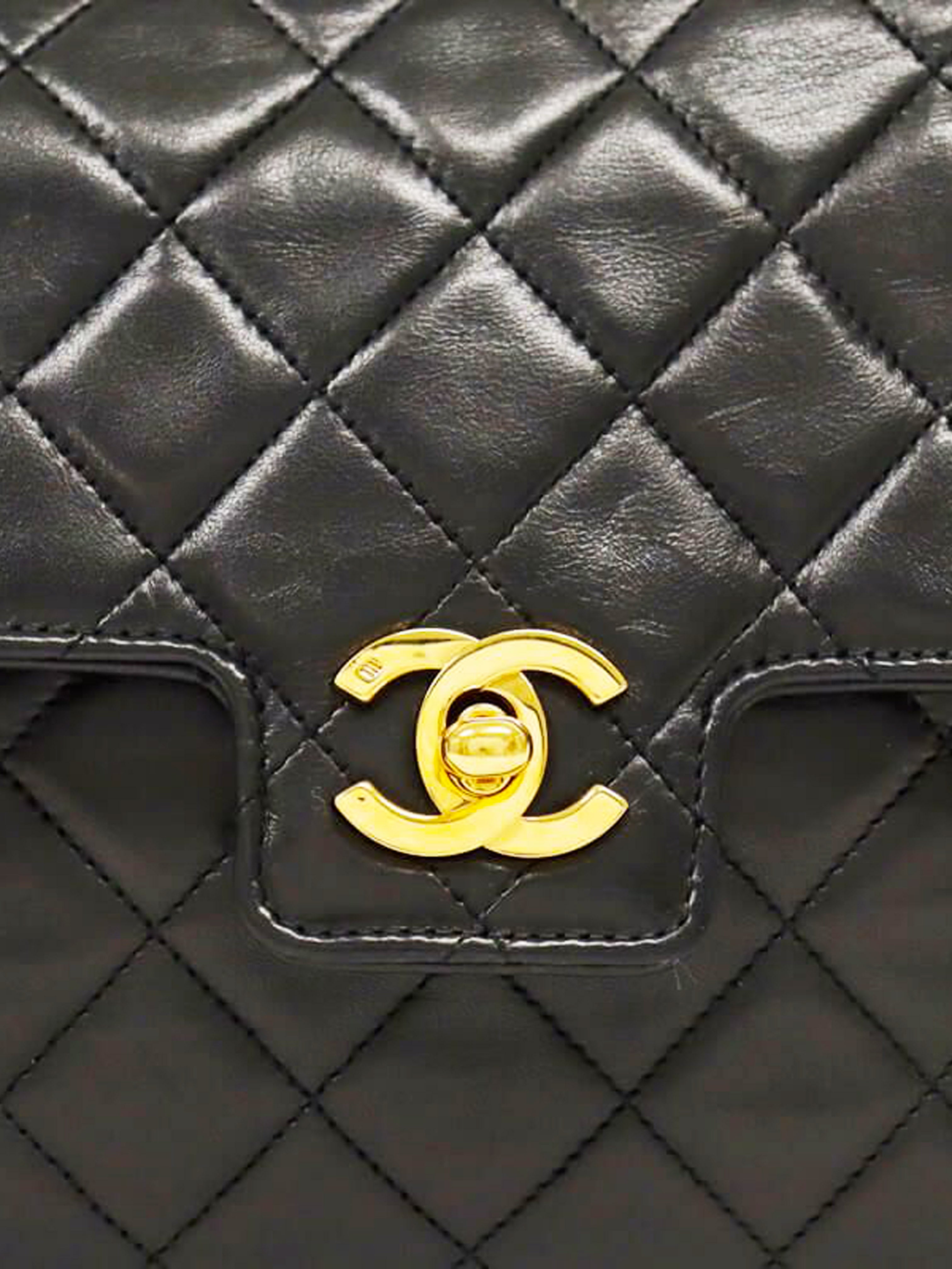 Chanel Vintage 1990s Black Lambskin Quilted Matelasse CC Logo