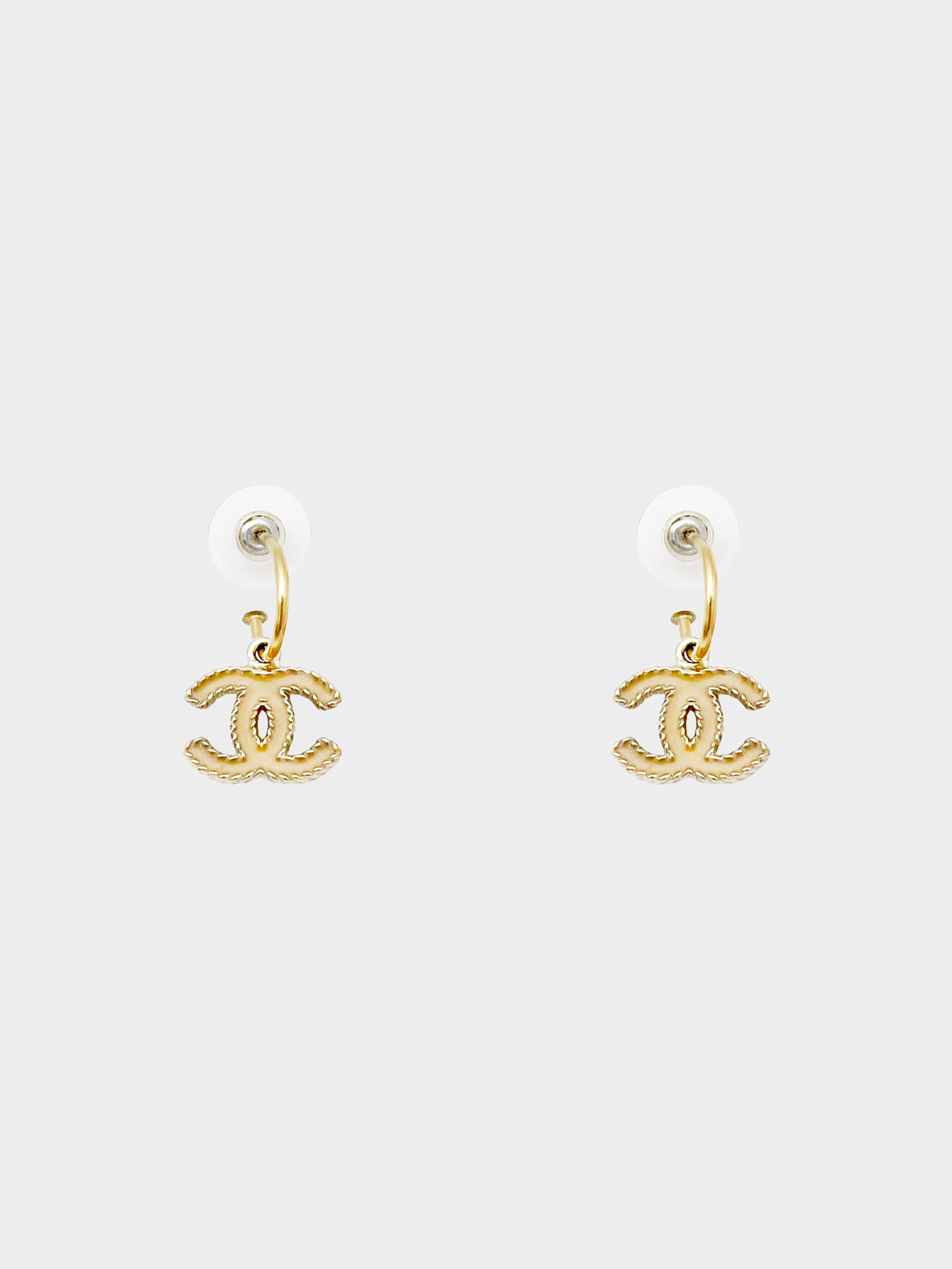 Chanel Vintage Diamond Square Clip On Gold Metal Enamel Earrings Golden  ref.896771 - Joli Closet