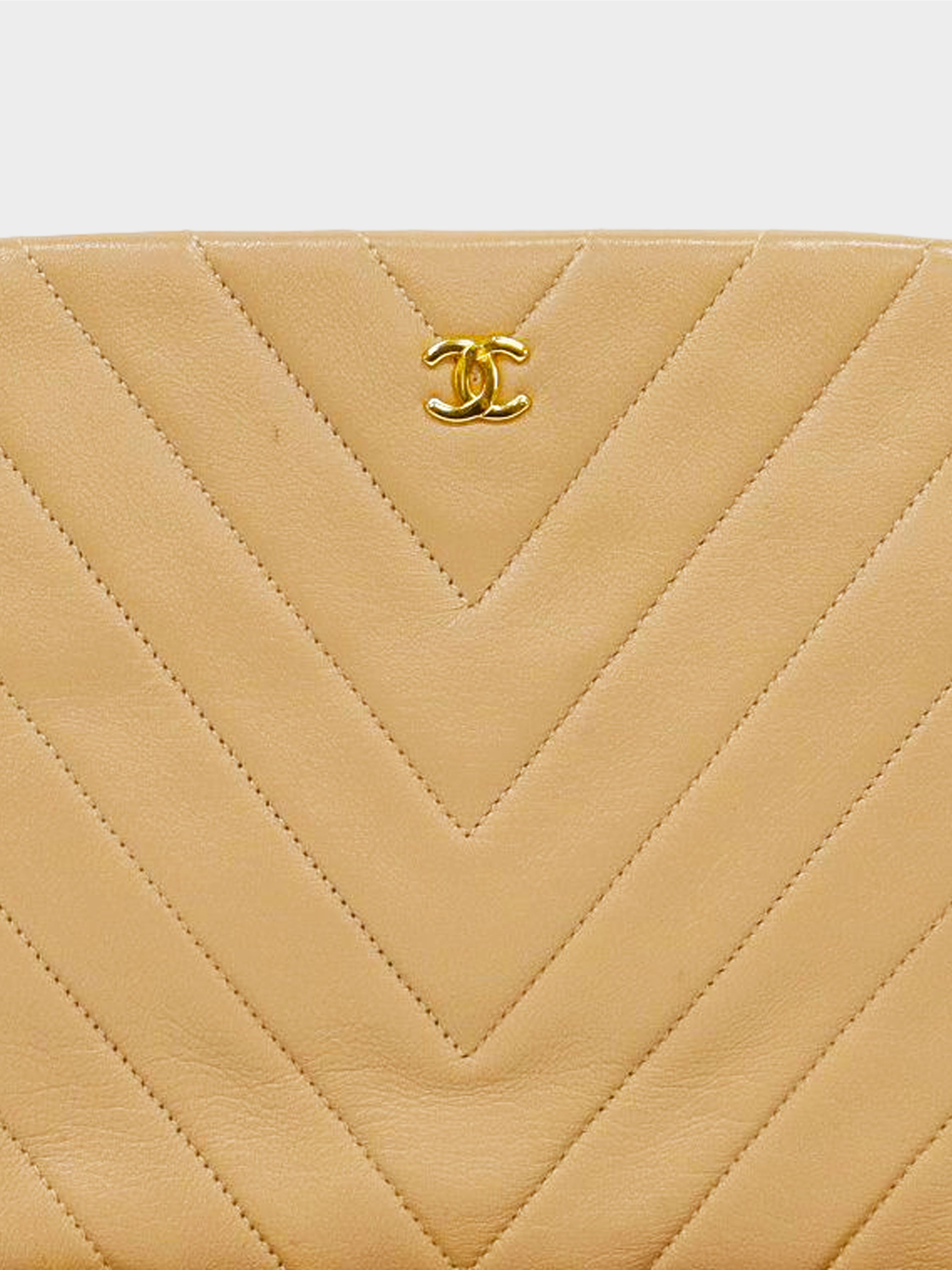 Chanel 1990-1991 Beige Chevron Stitch Chain Shoulder Bag