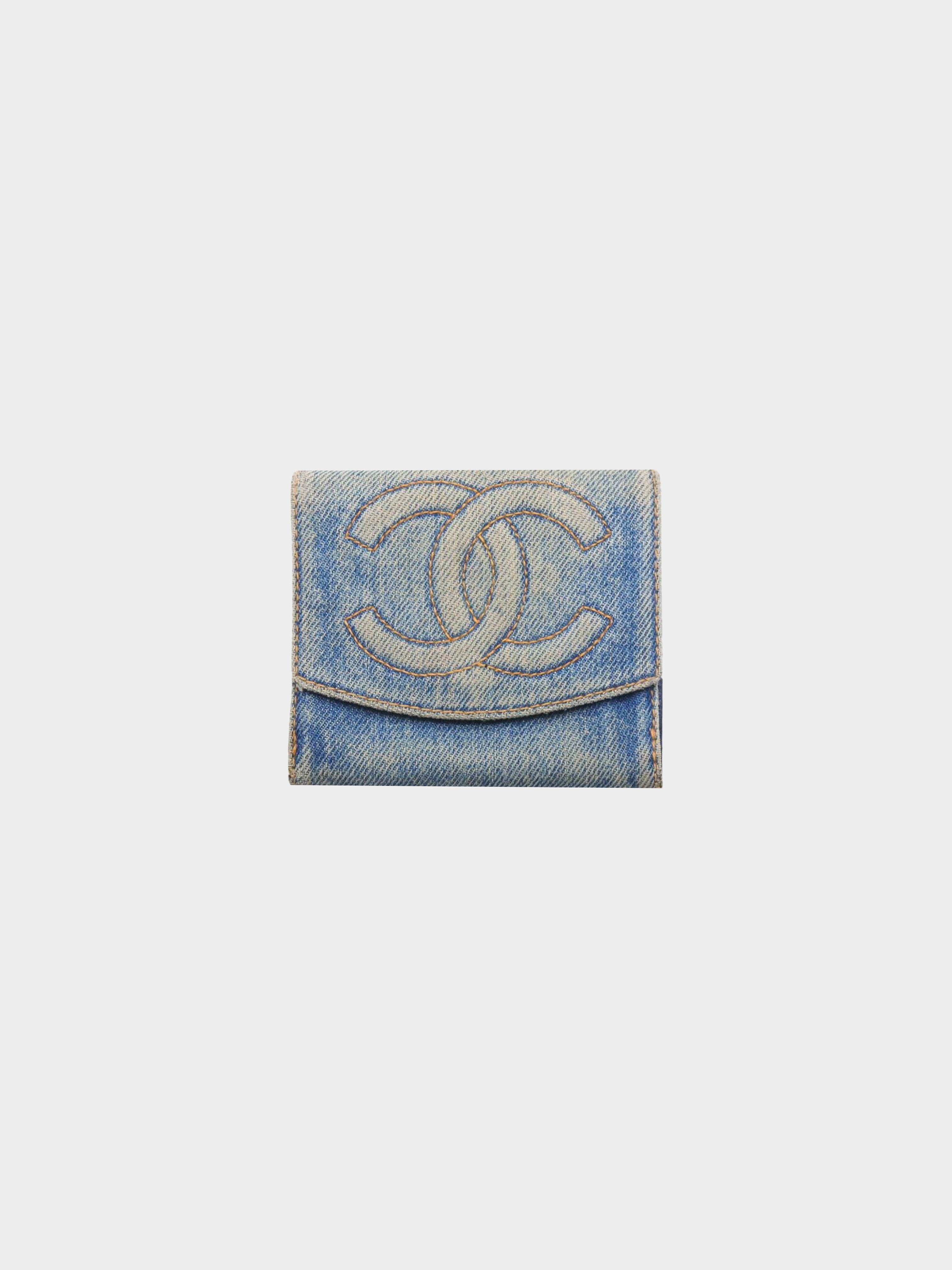 CHANEL CC LOGO DENIM FLAP CLUTCH