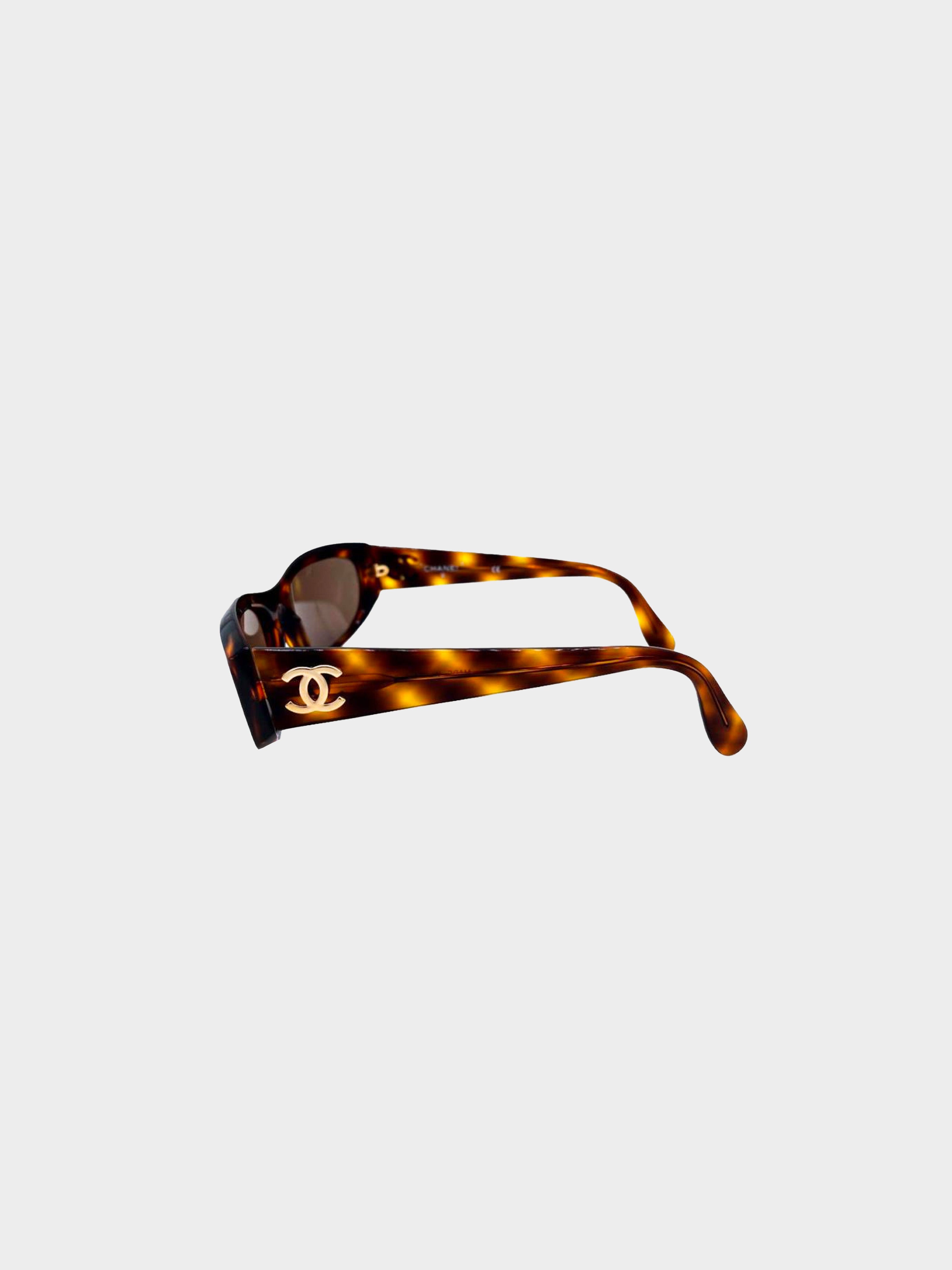 Vintage CHANEL Tortoise shell wrap sunglasses by Chanel