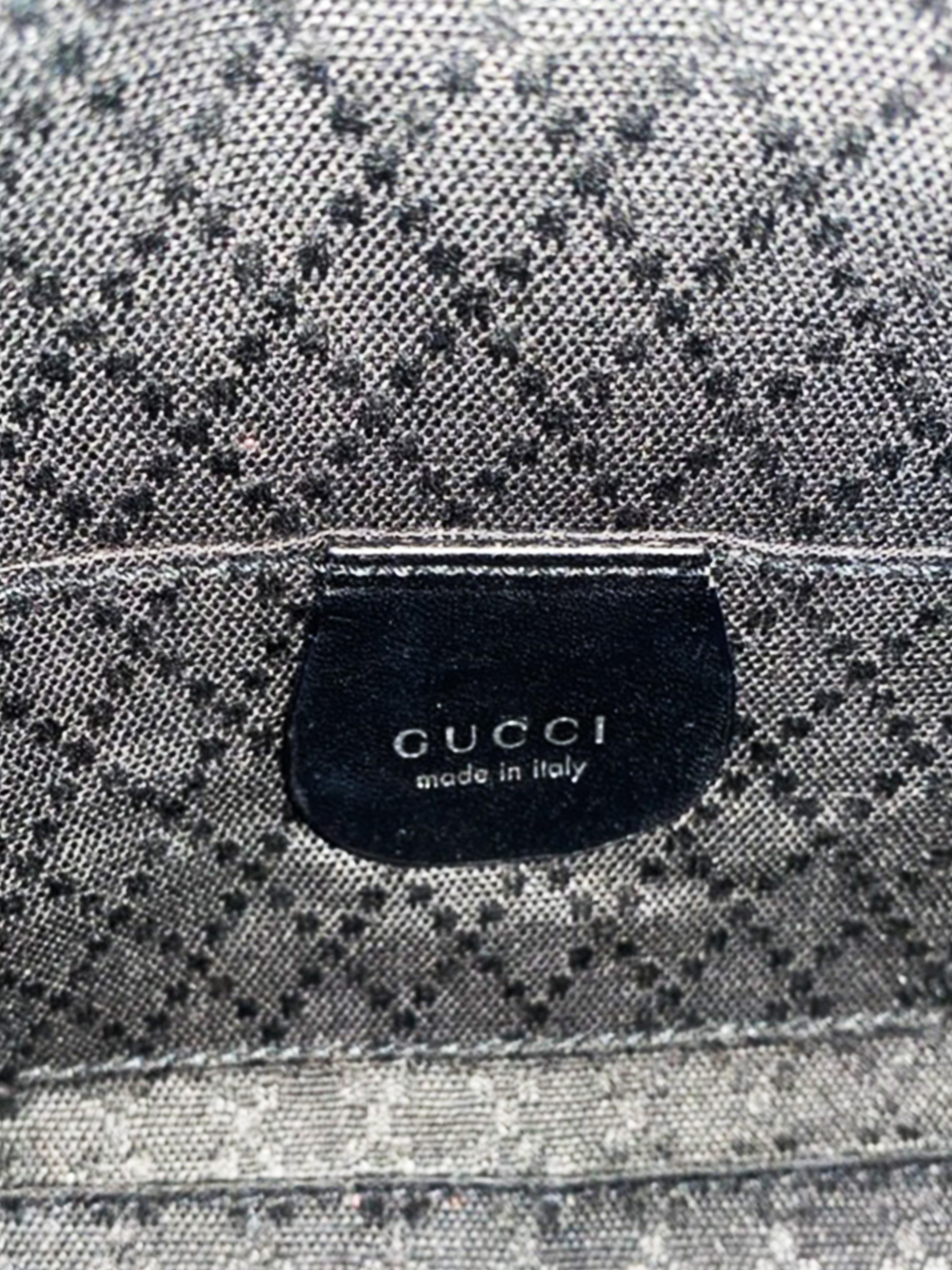 Gucci 2000's Iconic Logo Purse — sororité.