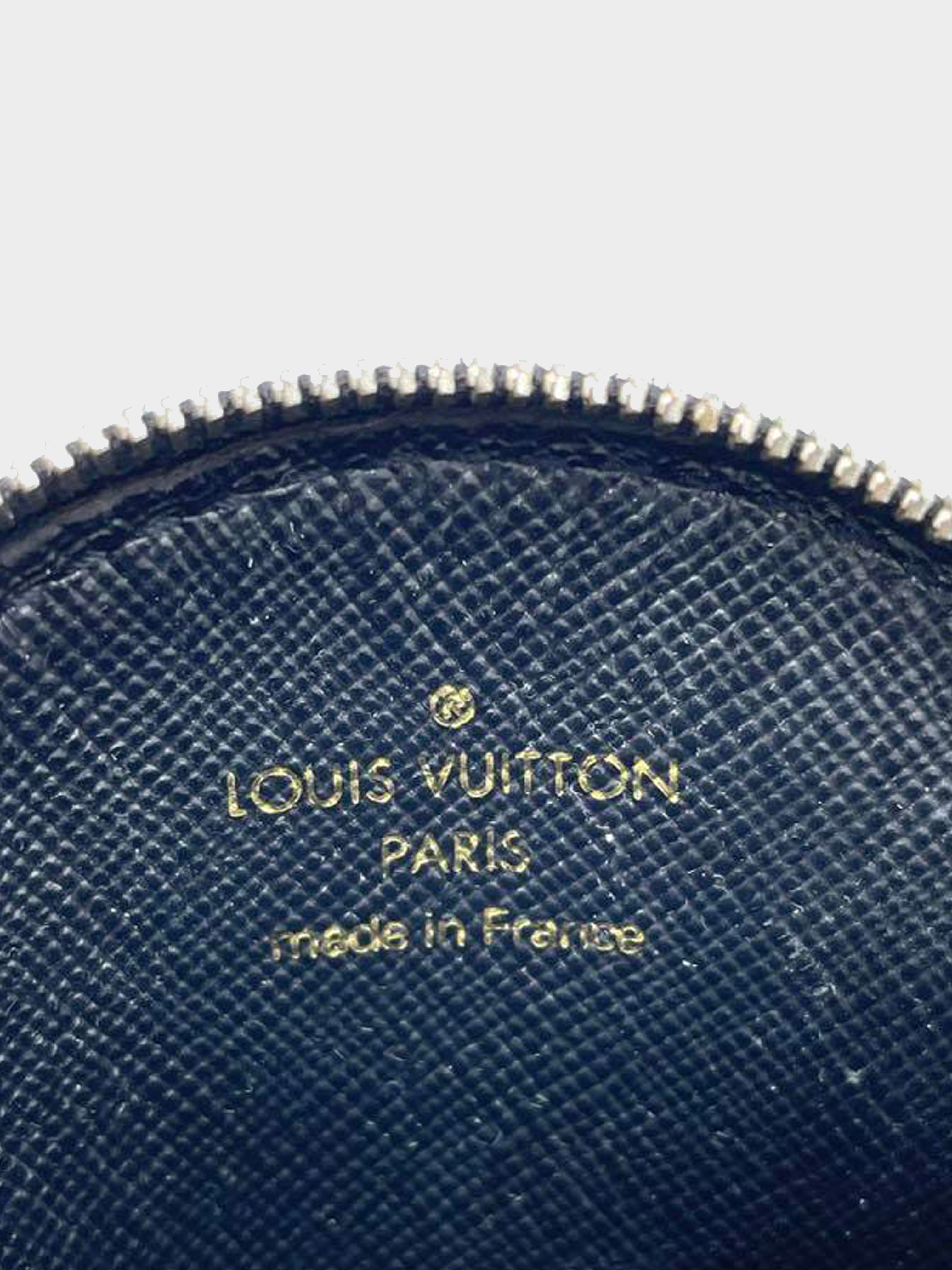 Louis Vuitton 2005 Grey Canvas Round Wallet · INTO