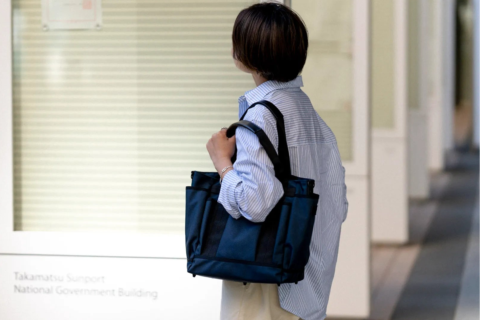 肩掛けもできるハンドル設計