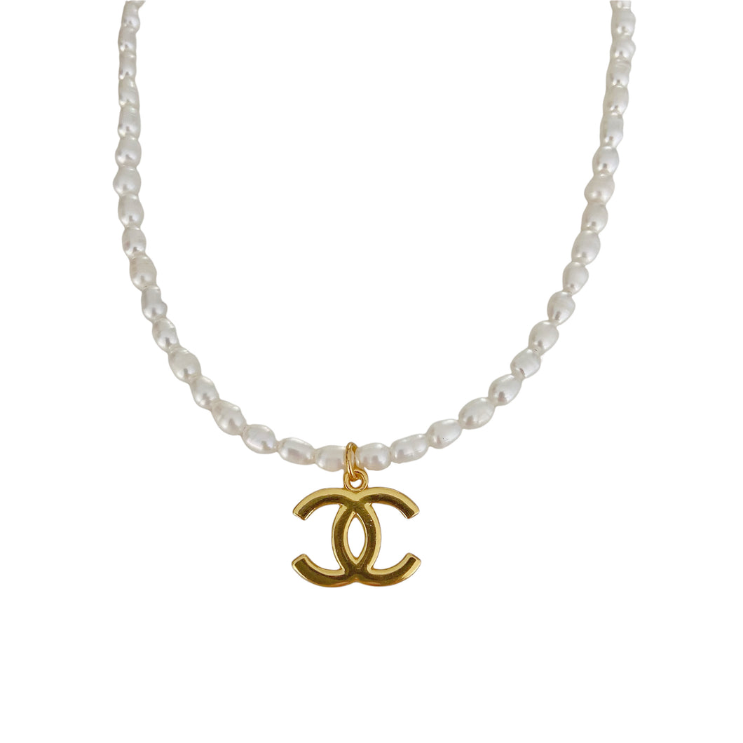 chanel cc necklace pearl