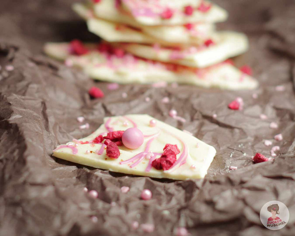 Rezept weisse Bruchschokolade dekorieren