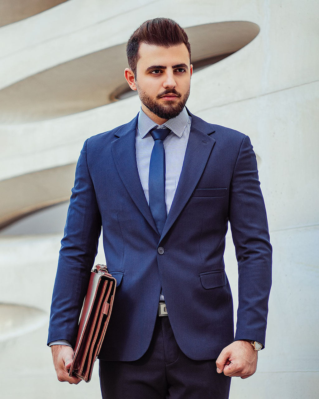 男生常常需要穿著西裝出席商務場合。