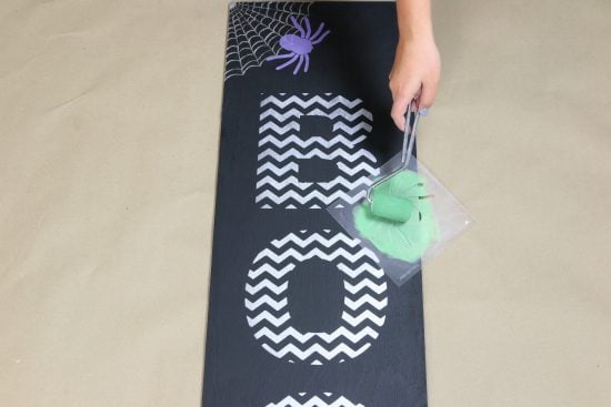 Learn how to make a DIY wooden Halloween Boo sign for a porch using Letter and Halloween Stencil patterns from Cutting Edge Stencils. http://www.cuttingedgestencils.com/collections/halloween-stencils-pumpkin-stencil-stenciled-tote