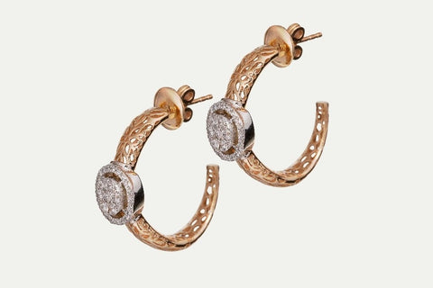 Sleek and stylish, these 18K Rose Gold Snow Hoop earrings from Anty’s Collection. The diamond setting is inspired by snowflakes and this is a statement pair that will add sparkle to any occasion