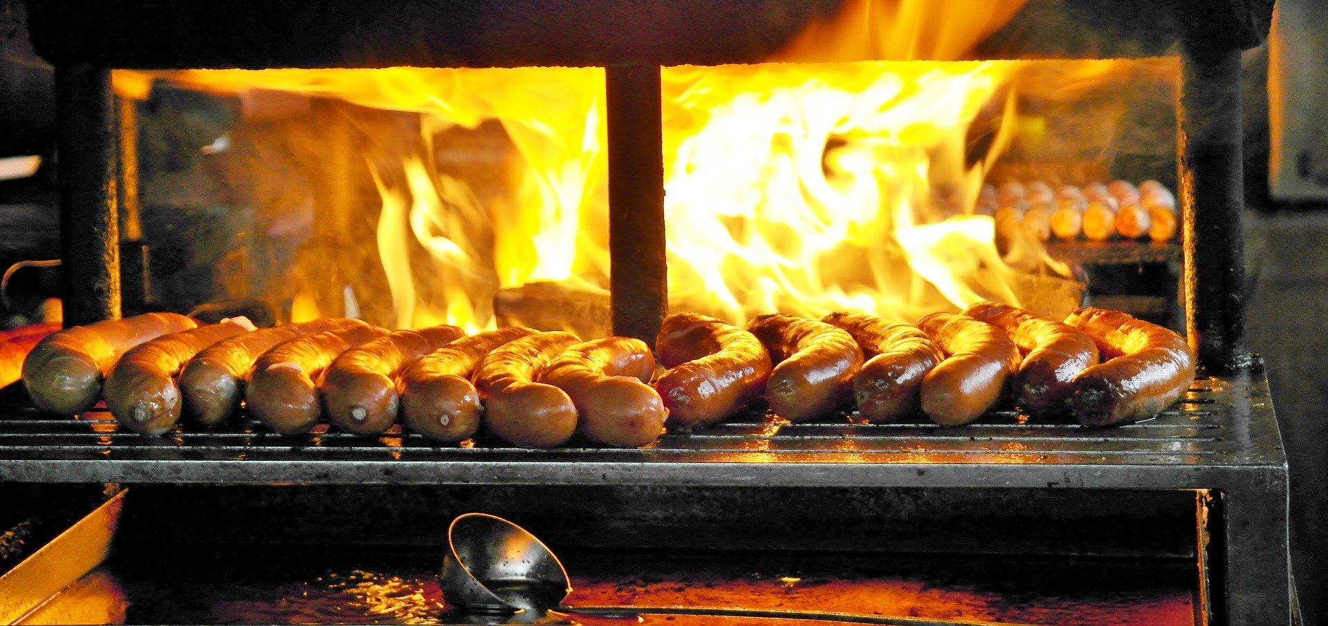 smoked sausage in the barbecue pit, photo courtesy of RitaE from Pixabay