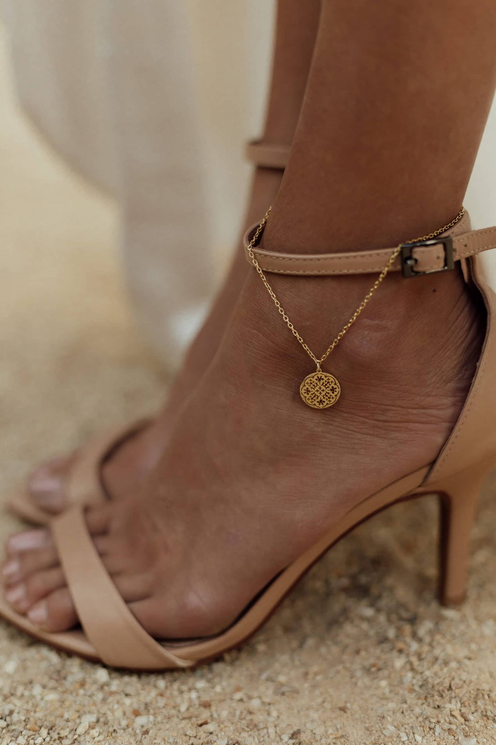 Camel stilettos bracelet detail ✓ Comfortable mid heel pumps