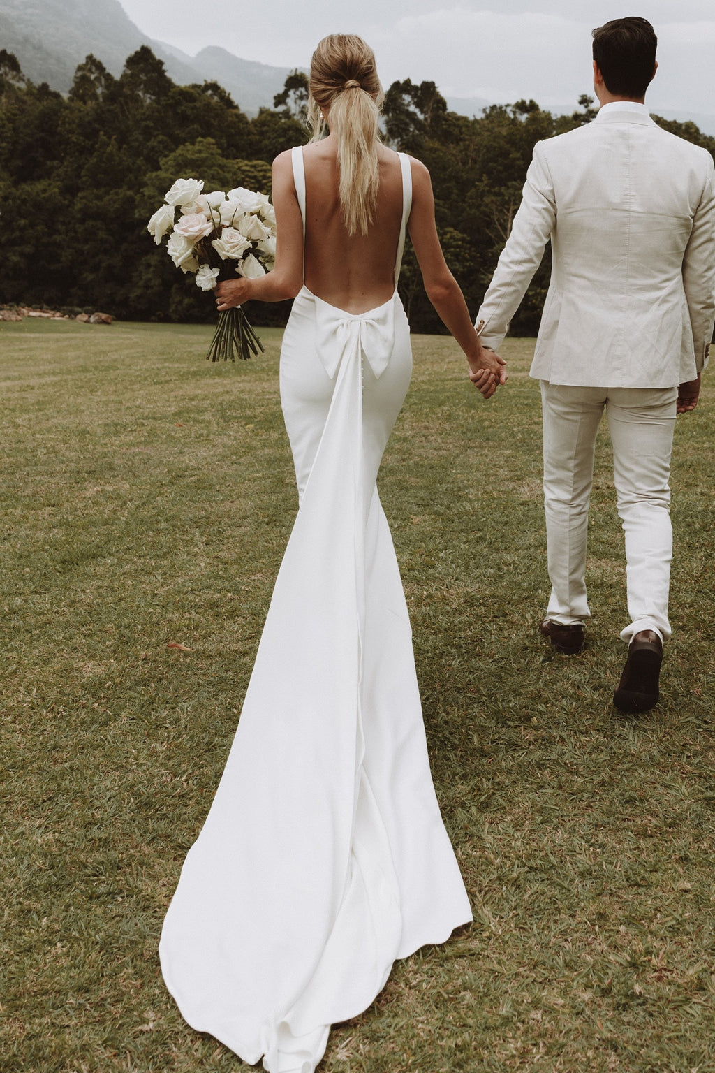 48 Minimal And Elegant Wedding Dresses - Weddingomania