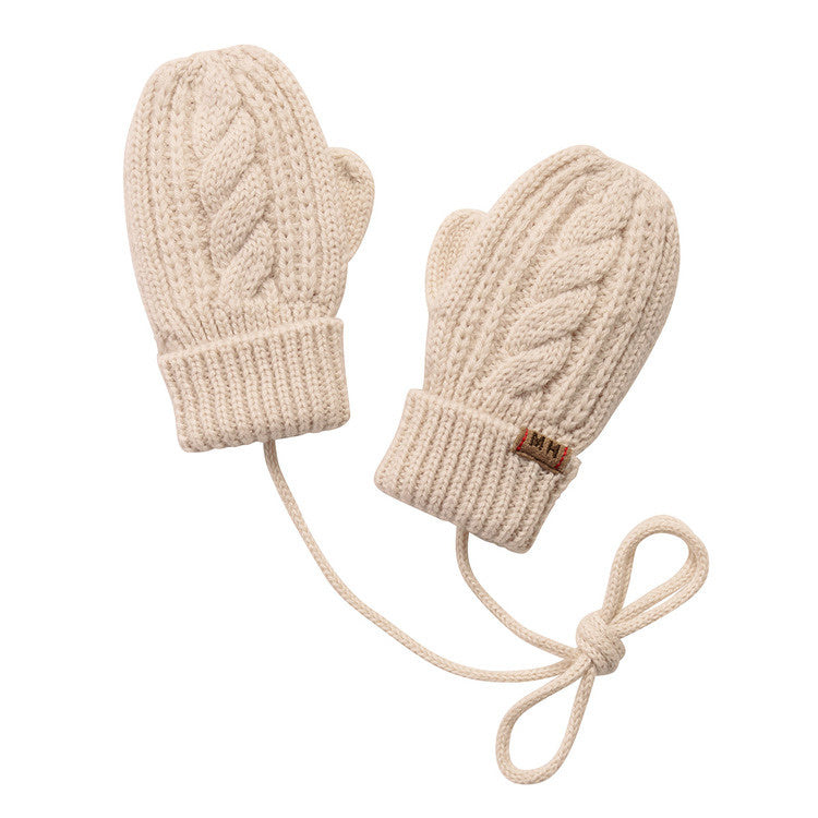 Cable knit miton