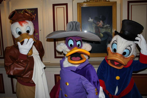Mascottes Picsou, Darkwing Duck et Flagada Jones à Disneyland