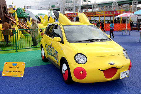 Attraction et voiture Pikachu au PokéPark