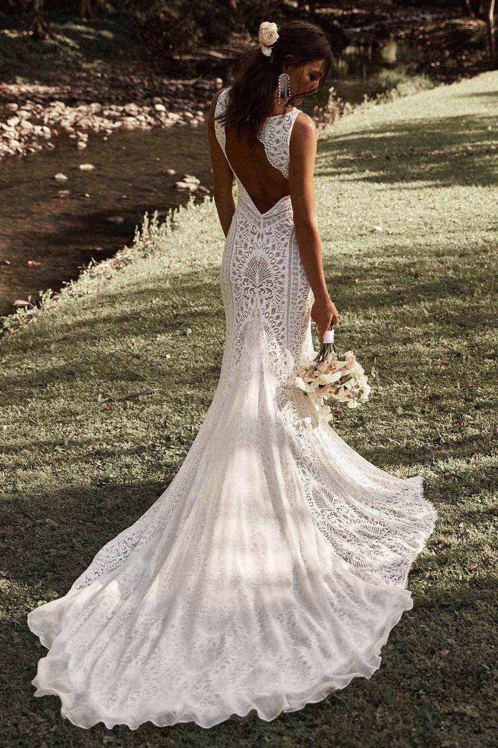 Elegant Spaghetti Straps Tight Backless Wedding Dress with Sweep