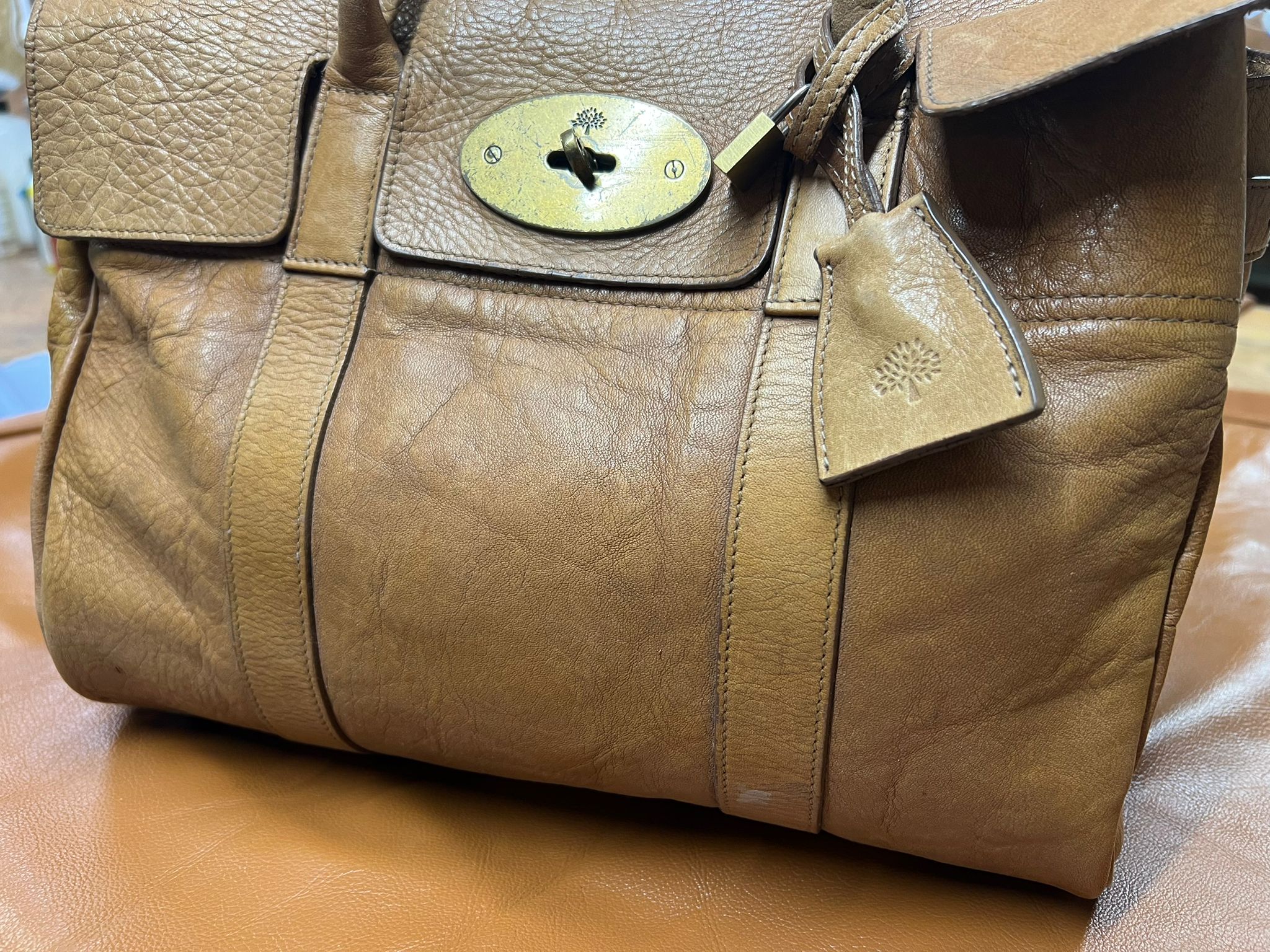 The leader in Handbag & Leather Restoration Services & Training. We provide  specialist cleaning, repairs, restoration and recolouring for handbags,  wallets & related goods. We also sell pre loved bags