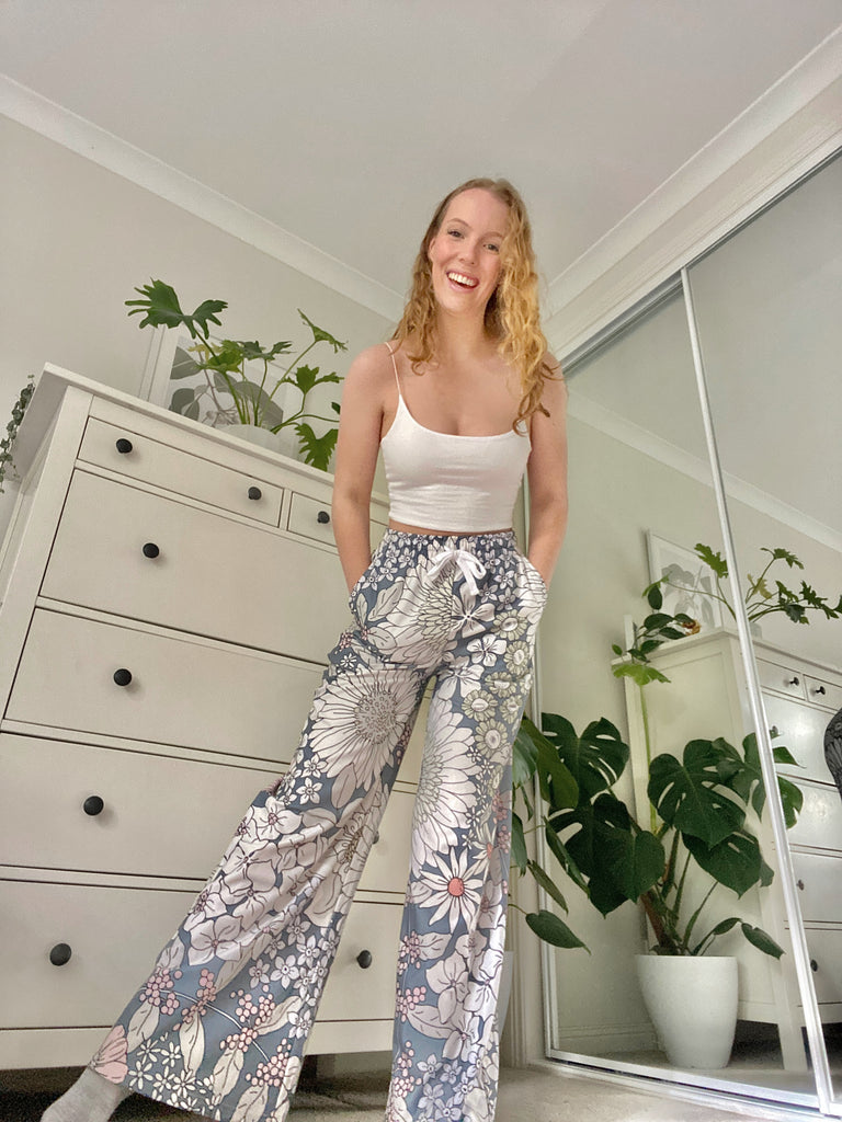 Woman wearing floral flare pants | Raiana's Vibes