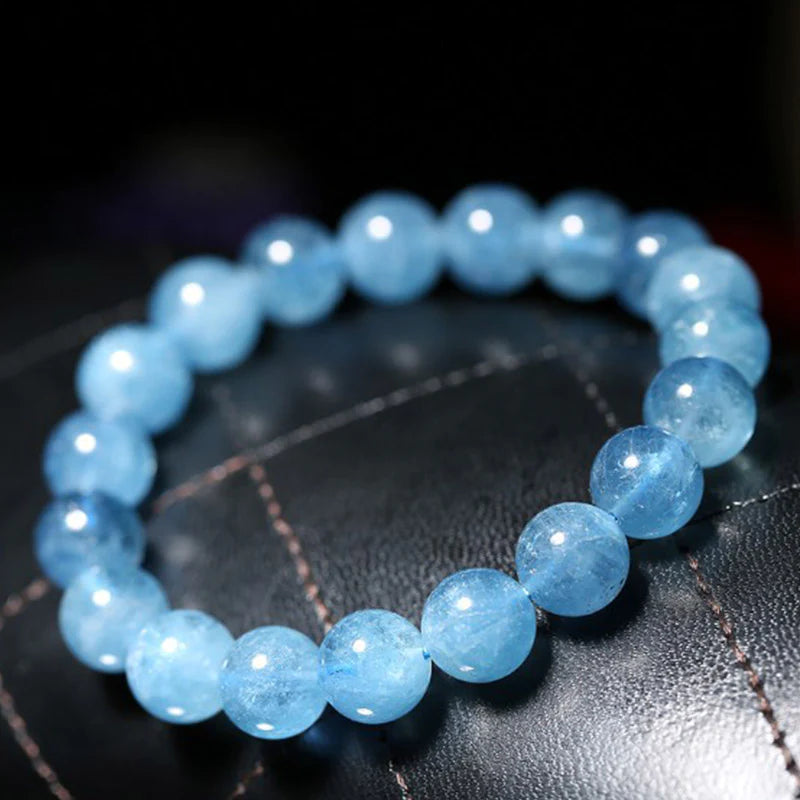 Why is Aquamarine Jewelry Ideal for a Winter Christmas Theme?