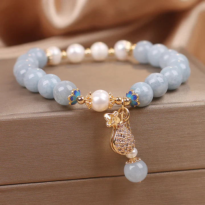 Why is Aquamarine Jewelry Ideal for a Winter Christmas Theme?