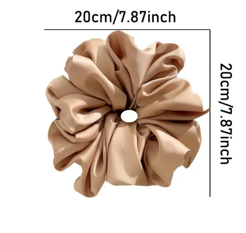 Størrelse på Scrunchie hårelastik, hårpynt og hårbånd i silke satin 3XL i khaki brun