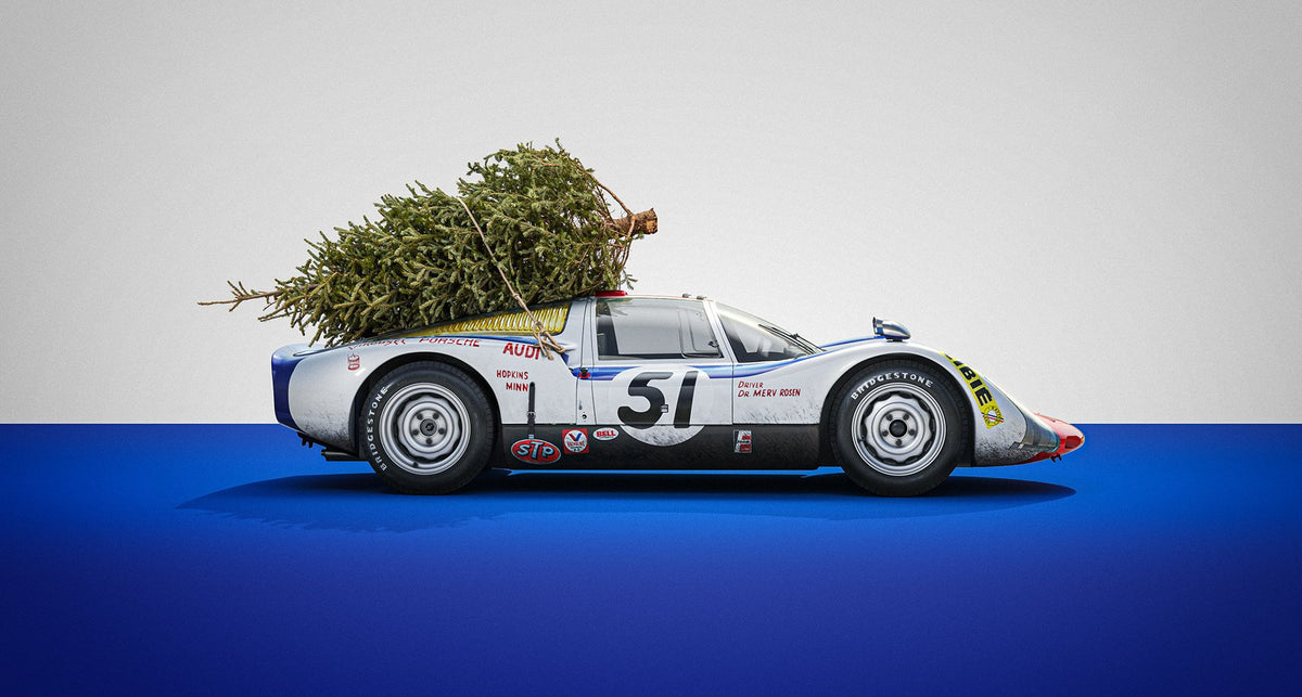 Automobilist Porsche with Christmas Tree on its roof