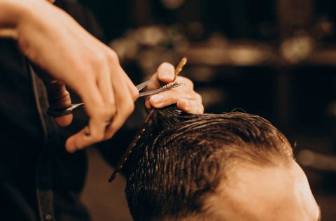 pettinare i capelli da uomo