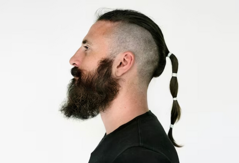 Taglio di capelli vichingo da uomo: come farli? – Creatore di Forbici