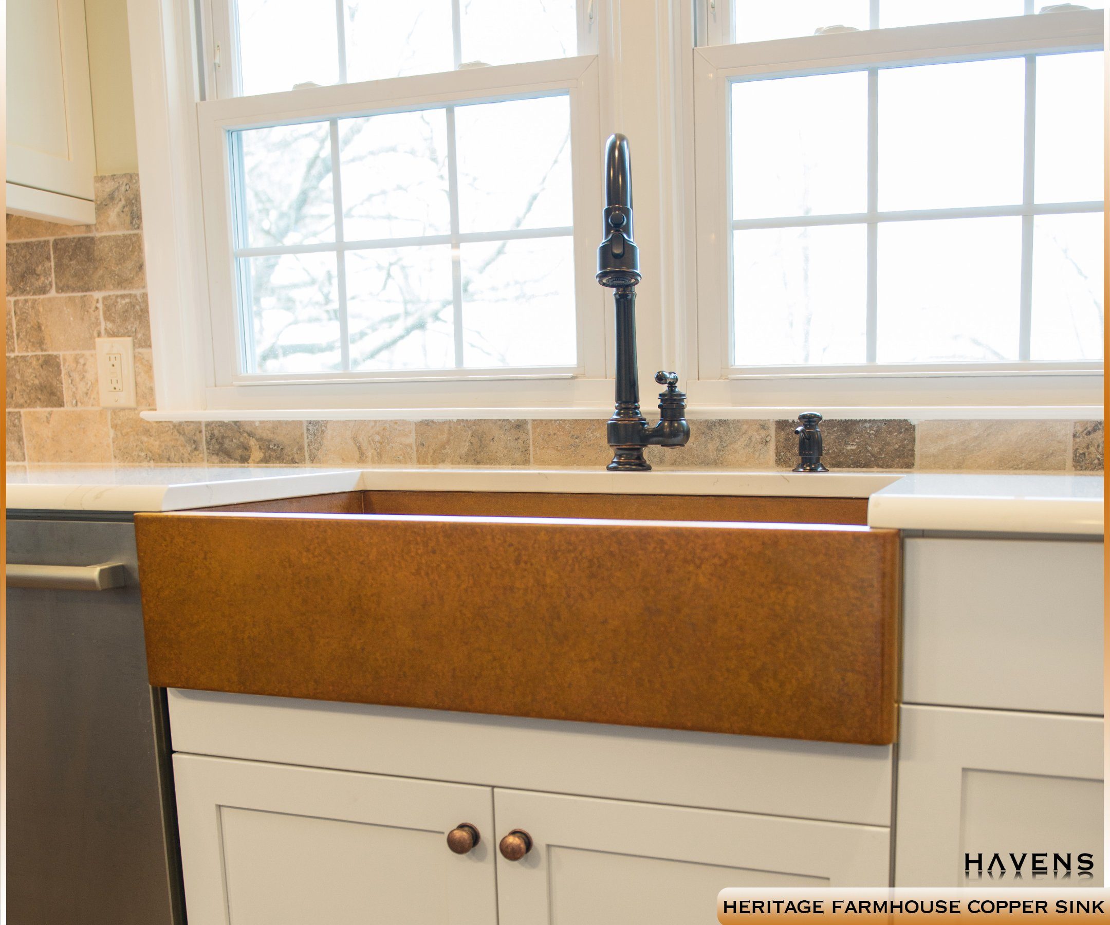 https://cdn.shopify.com/s/files/1/0593/8148/1631/products/heritage-heritage-copper-farmhouse-sink-2_2160x1800.jpg?v=1699471636