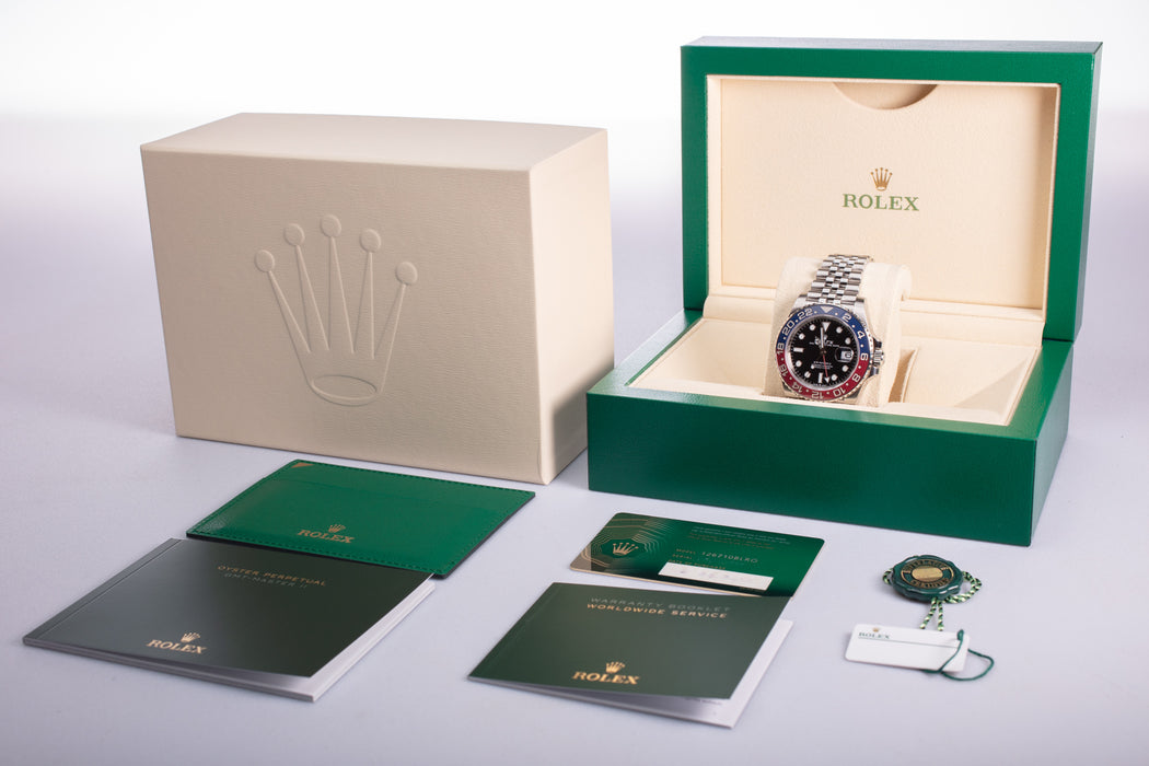 HQ Milton - 2015 Rolex Submariner 116610LV Hulk with Box & Card