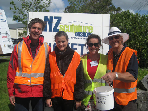 Volunteers at NZ Sculpture OnShore at Fort Takapuna O Peretu