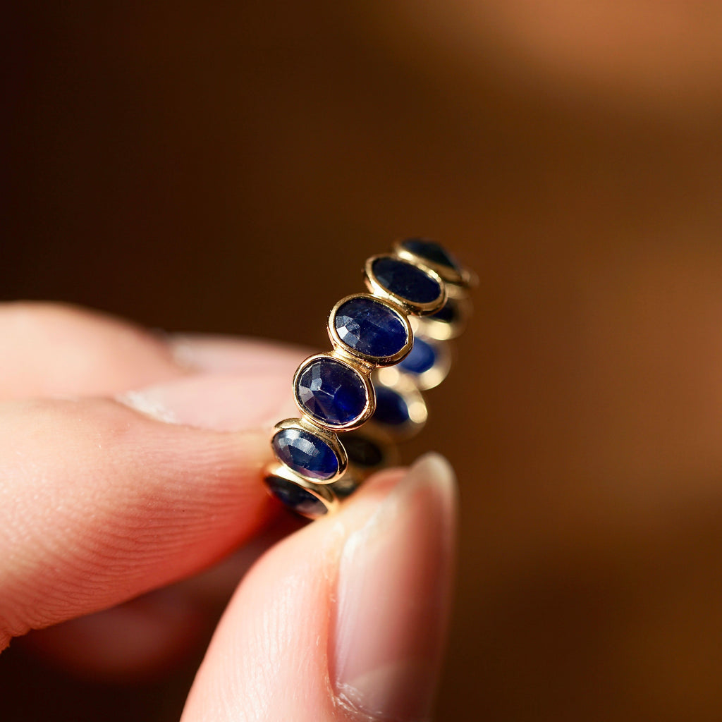 K18 blue sapphire eternity ring #13 – Fuligo / Fuligoshed