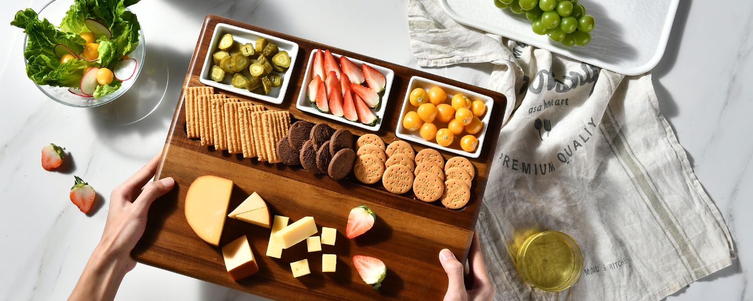 small cheese board gift ideas, cheese board ideas for small party, small cheese board idea, simple cheese board ideas