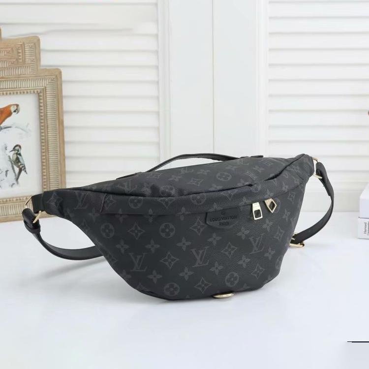 Louis Vuitton LV classic zipper large-capacity belt bag fashion 