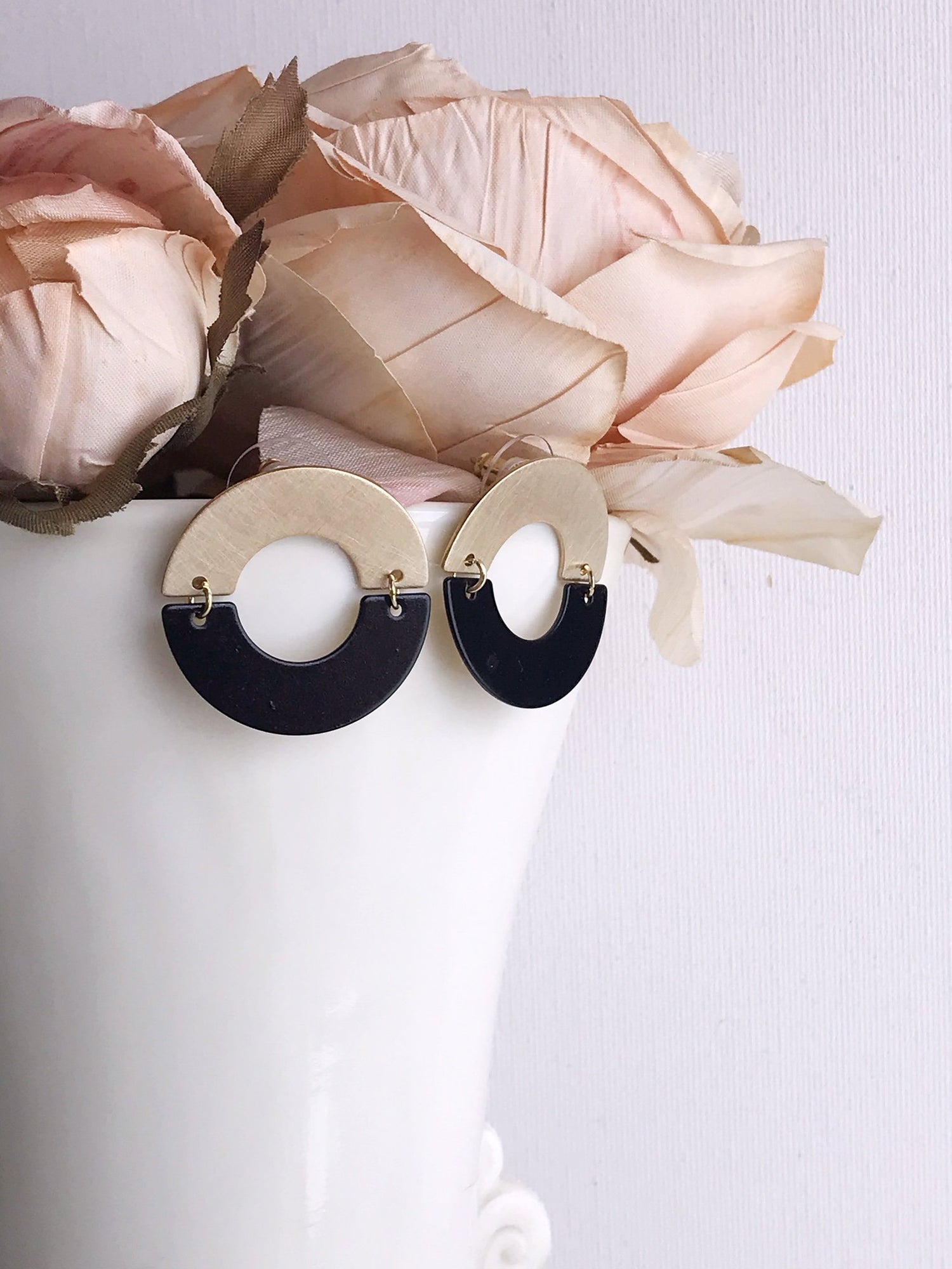 split ring earrings - black - Maison & You maison and you