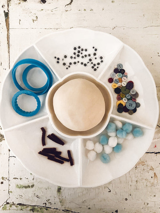 snow play dough tray