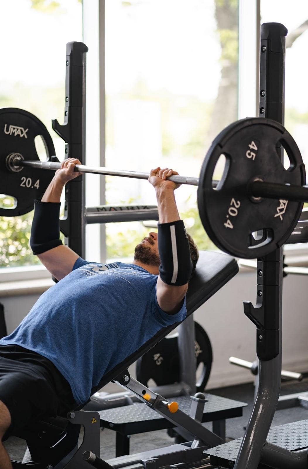 Man performing the incline barbell press