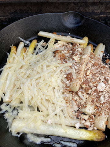 Spargel angebraten mit Mandeln und Parmesan