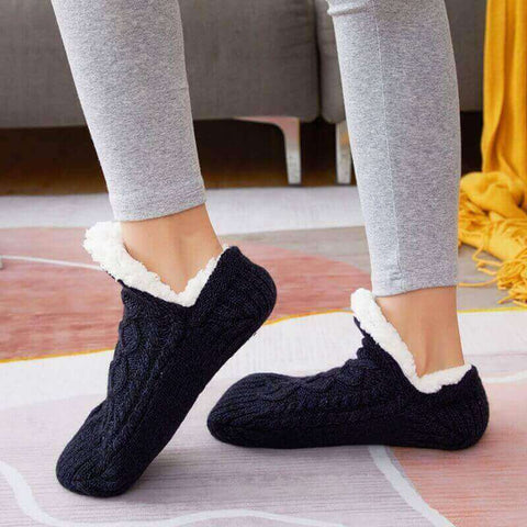 Winter slipper socks in black